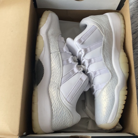 AIR JORDAN 11 Retro Low Heiress White - Picture 8 of 14